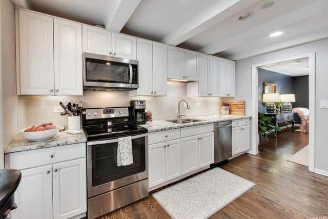 737 York Court, Northbrook, IL 60062