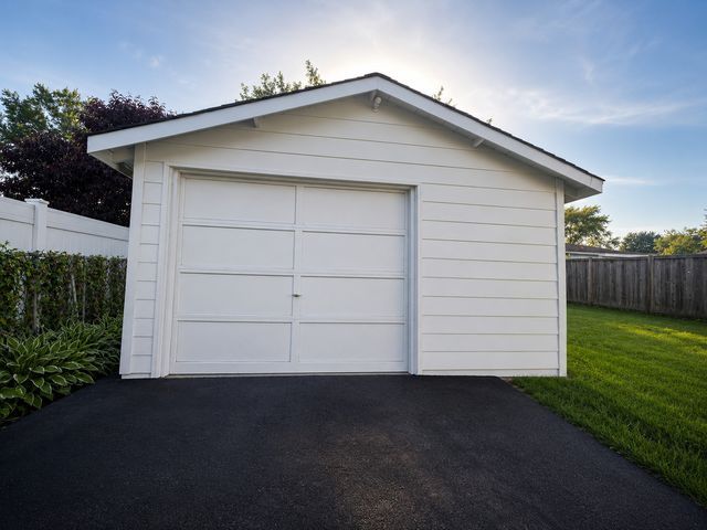 2210 Hermon Avenue, Zion, IL 60099