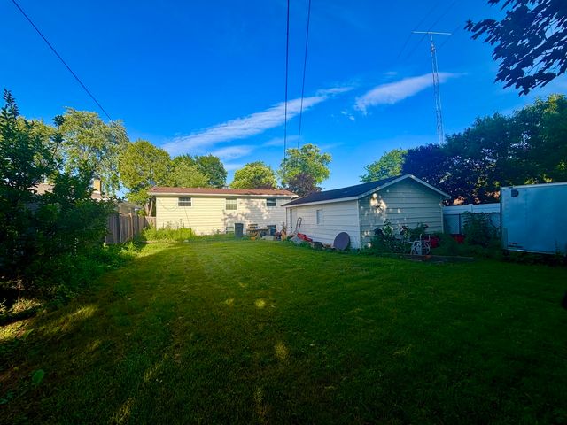 2210 Hermon Avenue, Zion, IL 60099