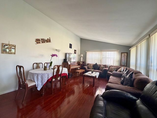 2210 Hermon Avenue, Zion, IL 60099