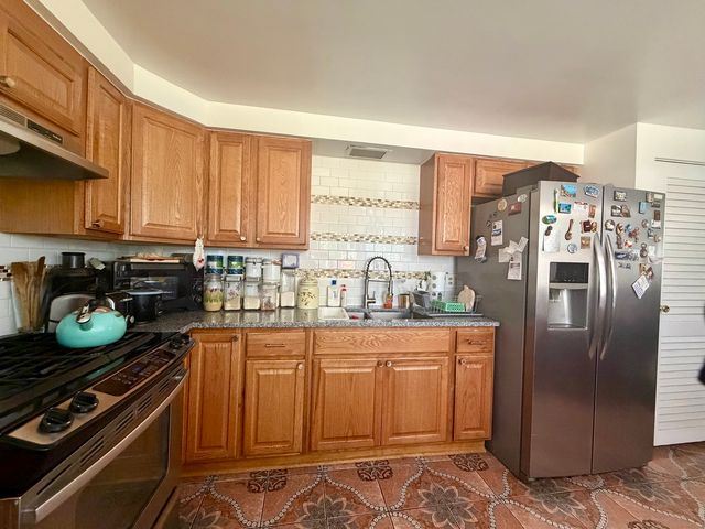 2210 Hermon Avenue, Zion, IL 60099