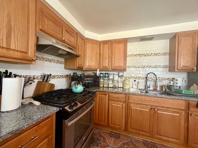 2210 Hermon Avenue, Zion, IL 60099