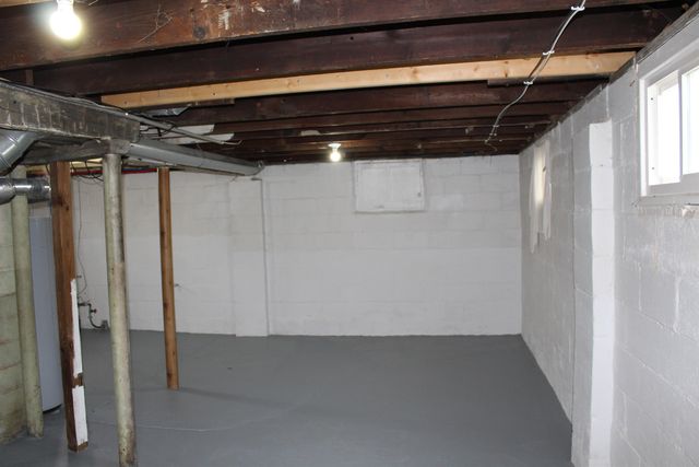 19537 E 12 Mile Road, Roseville, MI 48066