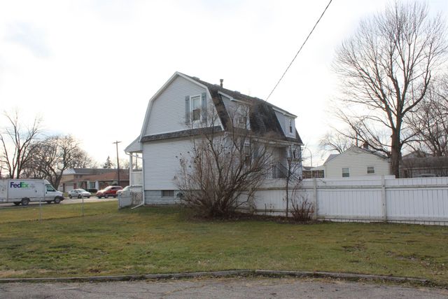19537 E 12 Mile Road, Roseville, MI 48066