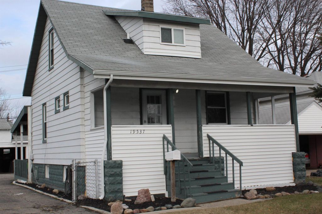19537 E 12 Mile Road, Roseville, MI 48066