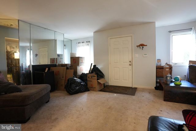 5 TUDOR CT, Ewing, NJ 08628