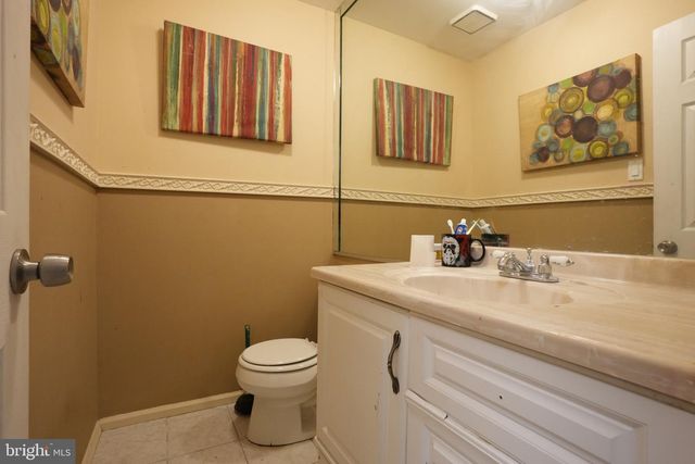 5 TUDOR CT, Ewing, NJ 08628