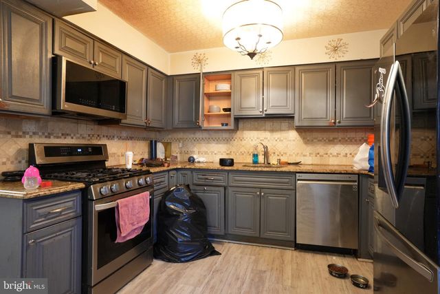 5 TUDOR CT, Ewing, NJ 08628