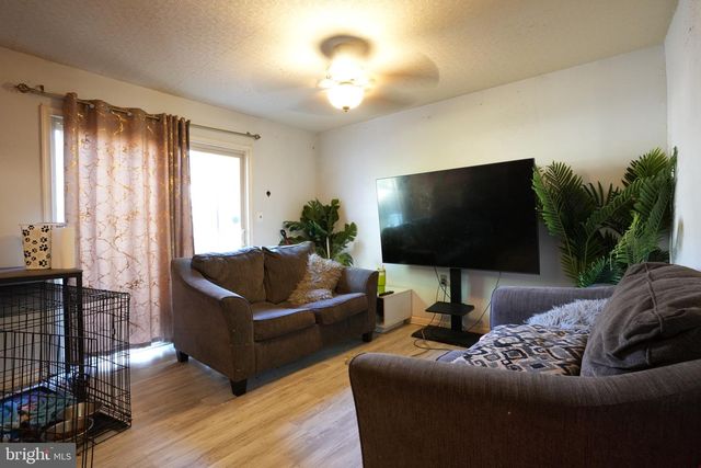 5 TUDOR CT, Ewing, NJ 08628