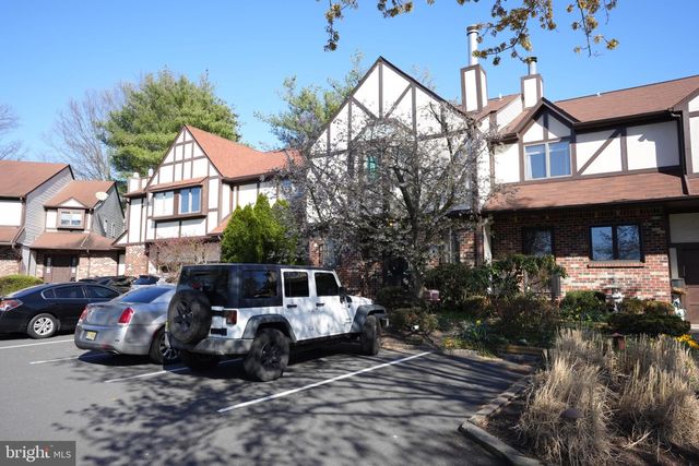 5 TUDOR CT, Ewing, NJ 08628