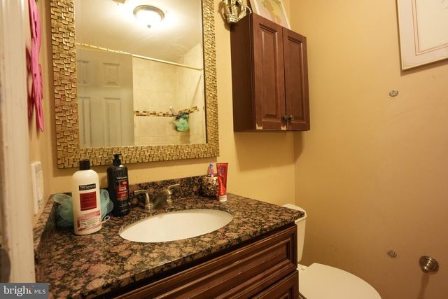 5 TUDOR CT, Ewing, NJ 08628