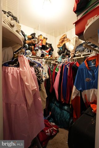 5 TUDOR CT, Ewing, NJ 08628