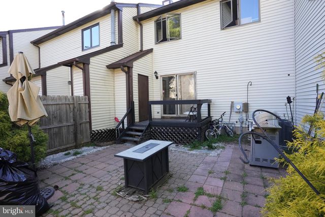 5 TUDOR CT, Ewing, NJ 08628