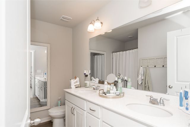 1768 Apex Avenue, West Des Moines, IA 50266