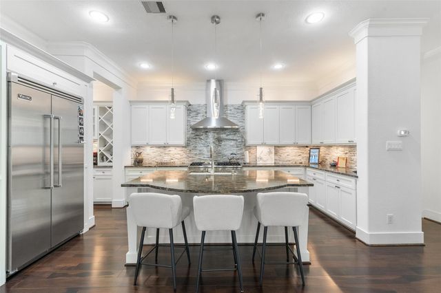 18 Secluded Trail, The Woodlands, TX 77380