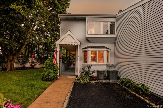 2 Windsor Court, Amityville, NY 11701