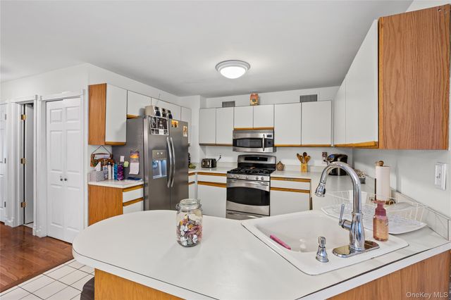 2 Windsor Court, Amityville, NY 11701