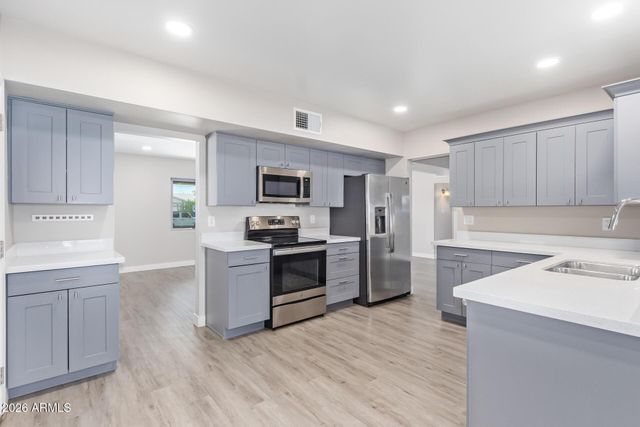 2136 W Village Drive, Phoenix, AZ 85023