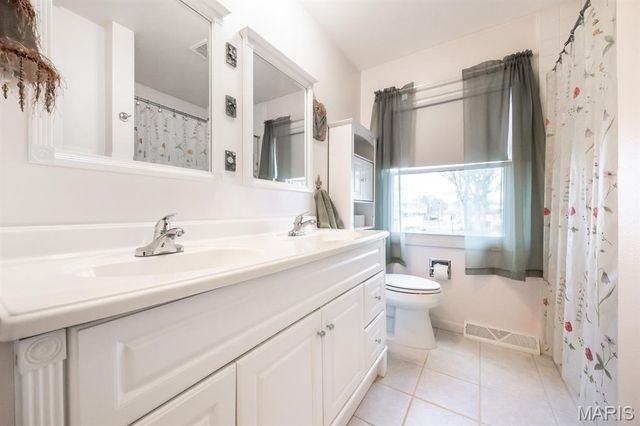 27 Coachlight Drive, Mascoutah, IL 62258