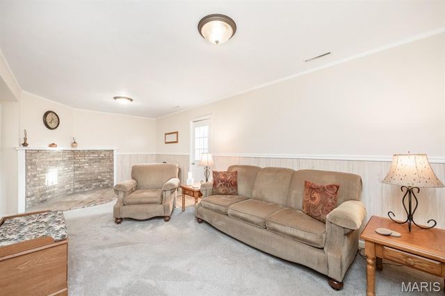 27 Coachlight Drive, Mascoutah, IL 62258