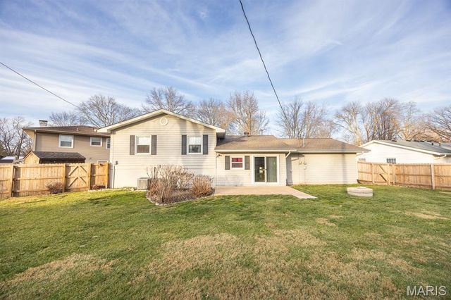 27 Coachlight Drive, Mascoutah, IL 62258