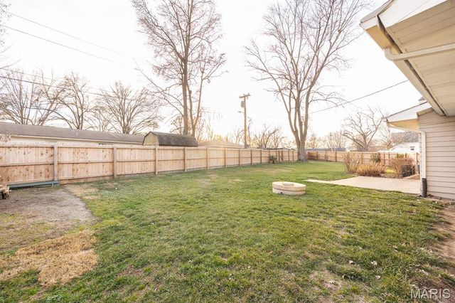 27 Coachlight Drive, Mascoutah, IL 62258