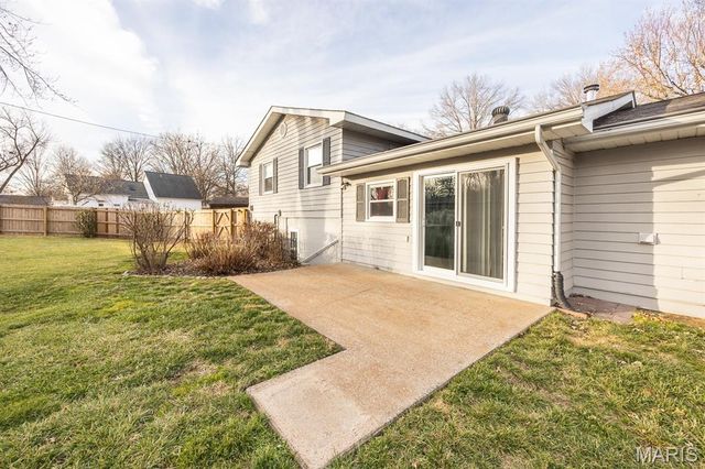 27 Coachlight Drive, Mascoutah, IL 62258