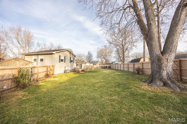 27 Coachlight Drive, Mascoutah, IL 62258