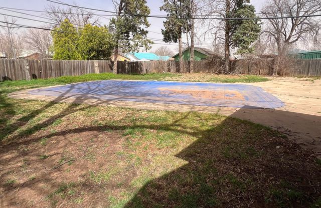 203 NE Alpine, Plainview, TX 79072