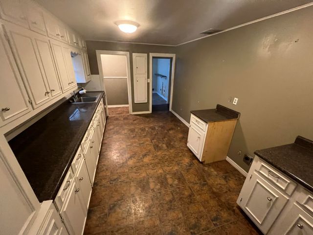 203 NE Alpine, Plainview, TX 79072