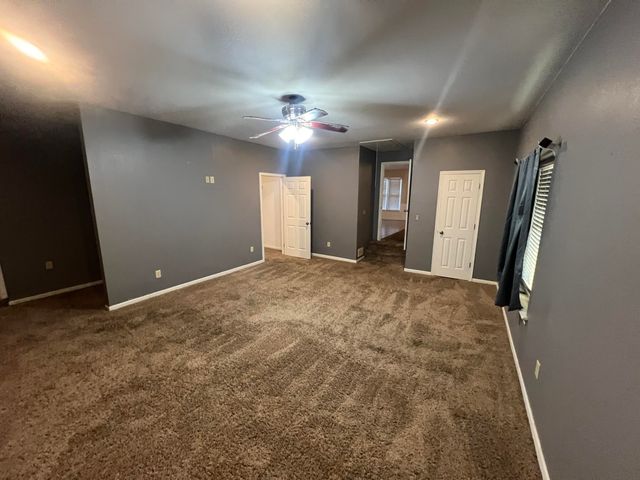 203 NE Alpine, Plainview, TX 79072