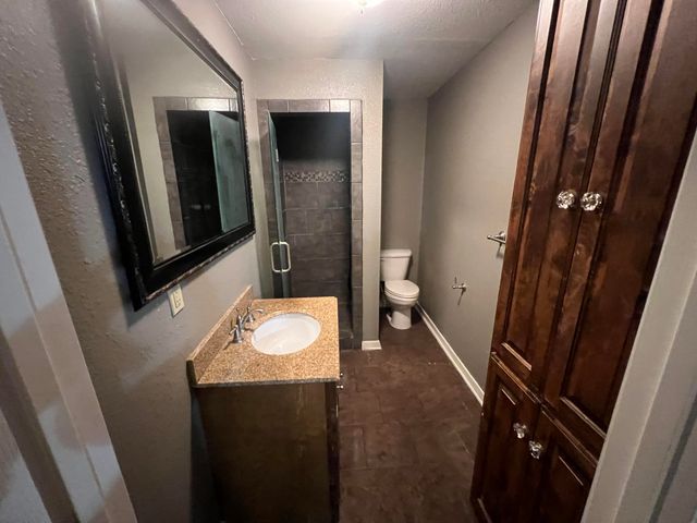 203 NE Alpine, Plainview, TX 79072