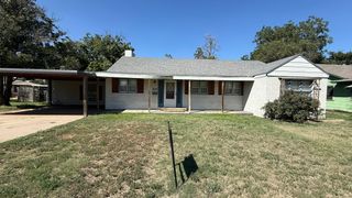 203 NE Alpine, Plainview, TX 79072