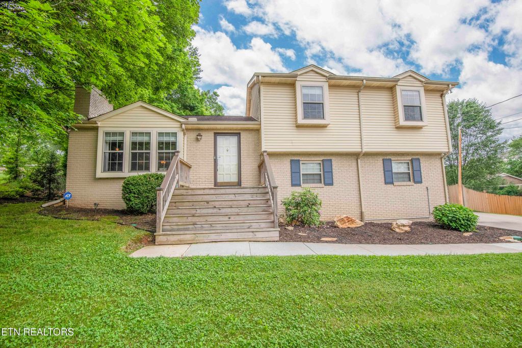 2030 Cedar Circle, Lenoir City, TN 37772