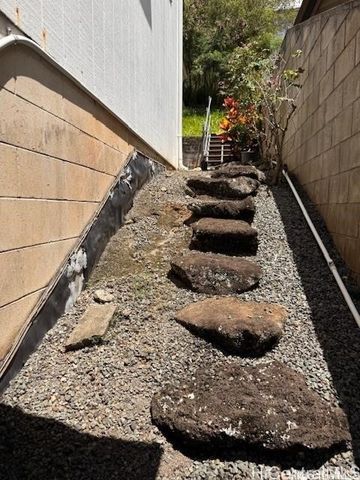 99-766 Holoai Street, Aiea, HI 96701