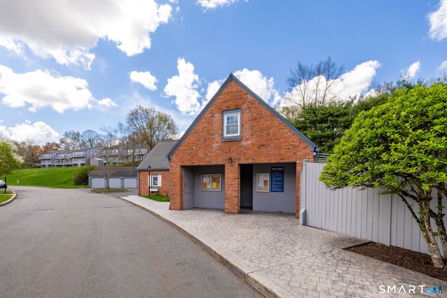 85 Gate Ridge Road 85, Fairfield, CT 06825