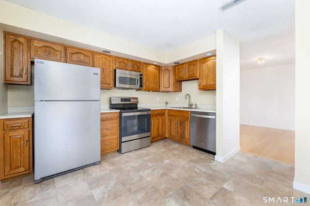 85 Gate Ridge Road 85, Fairfield, CT 06825