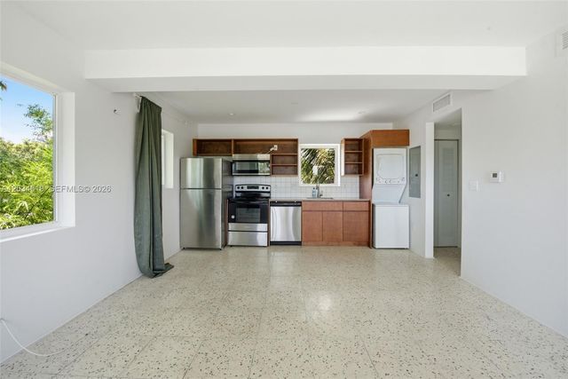 127 NW 74th Street 4, Miami, FL 33150