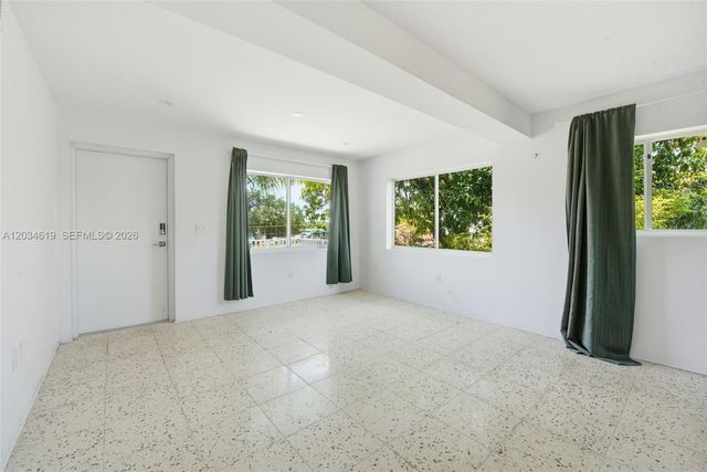 127 NW 74th Street 4, Miami, FL 33150