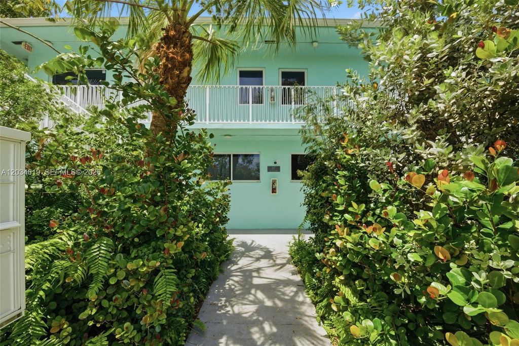 127 NW 74th Street 4, Miami, FL 33150