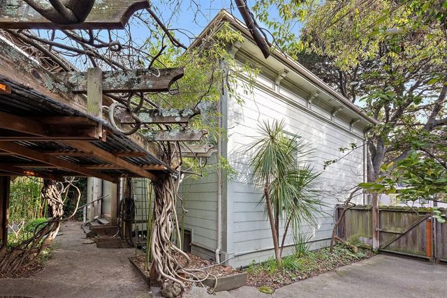 2415 Blake St, Berkeley, CA 94704
