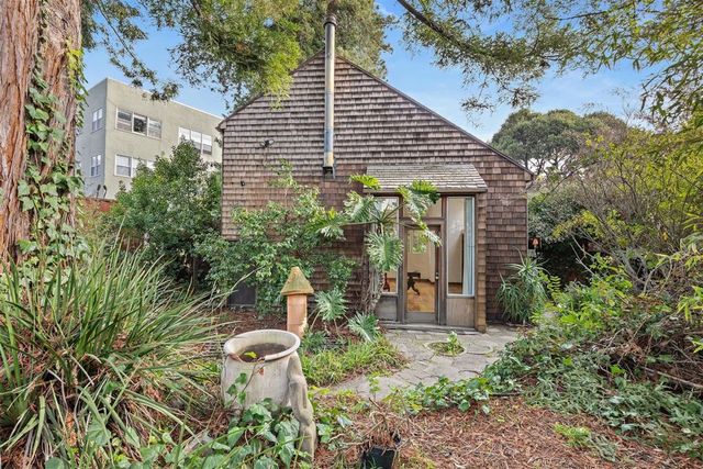 2415 Blake St, Berkeley, CA 94704