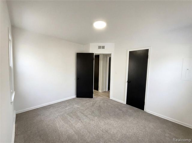 24610 Parklawn Street, Oak Park, MI 48237