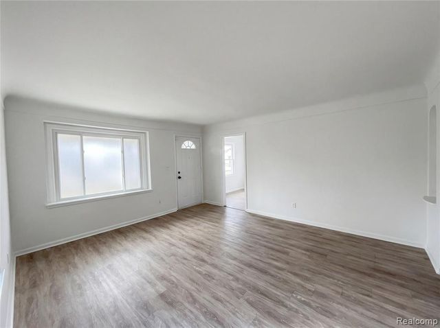 24610 Parklawn Street, Oak Park, MI 48237