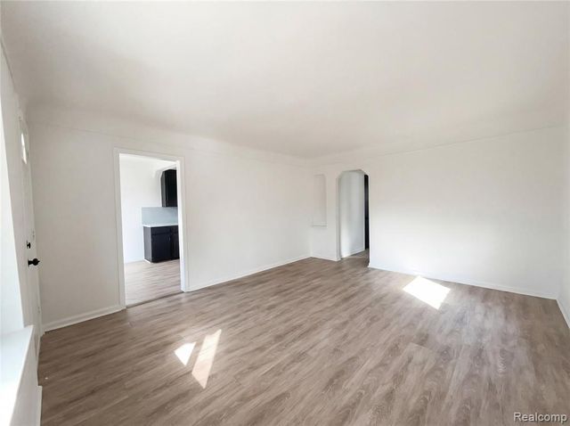 24610 Parklawn Street, Oak Park, MI 48237