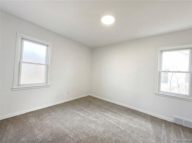 24610 Parklawn Street, Oak Park, MI 48237