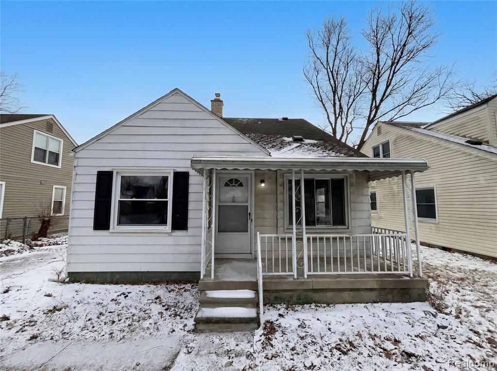 24610 Parklawn Street, Oak Park, MI 48237