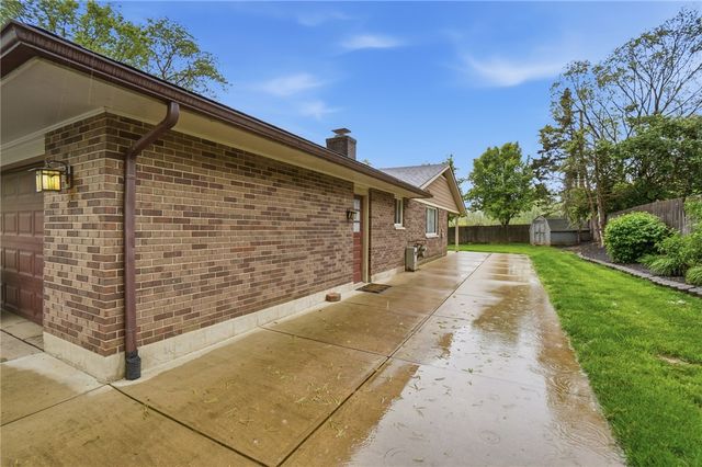 7715 Park Creek Drive, Centerville, OH 45459