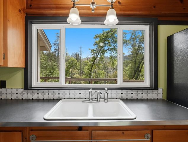 60036 Cascadel Drive S, North Fork, CA 93643