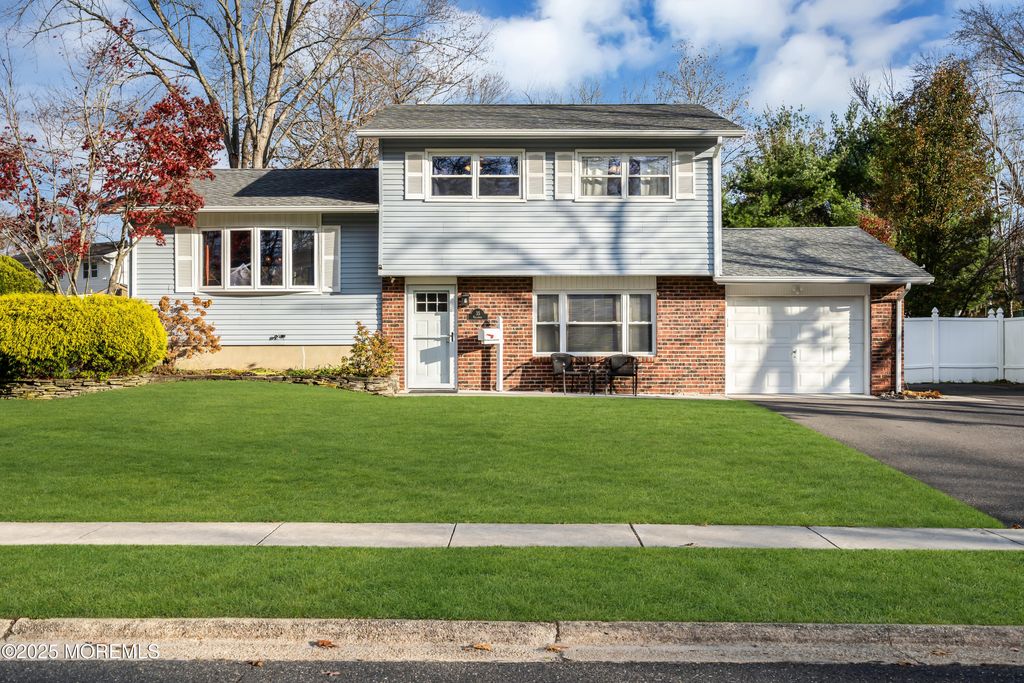 35 Villanova Drive, Jackson, NJ 08527